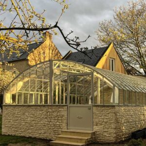 Serre de jardin AMBOISE largeur 5,60 m sur muret - Fabrication française LAMS